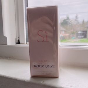 SOLD 🚫Giorgio Armani Si